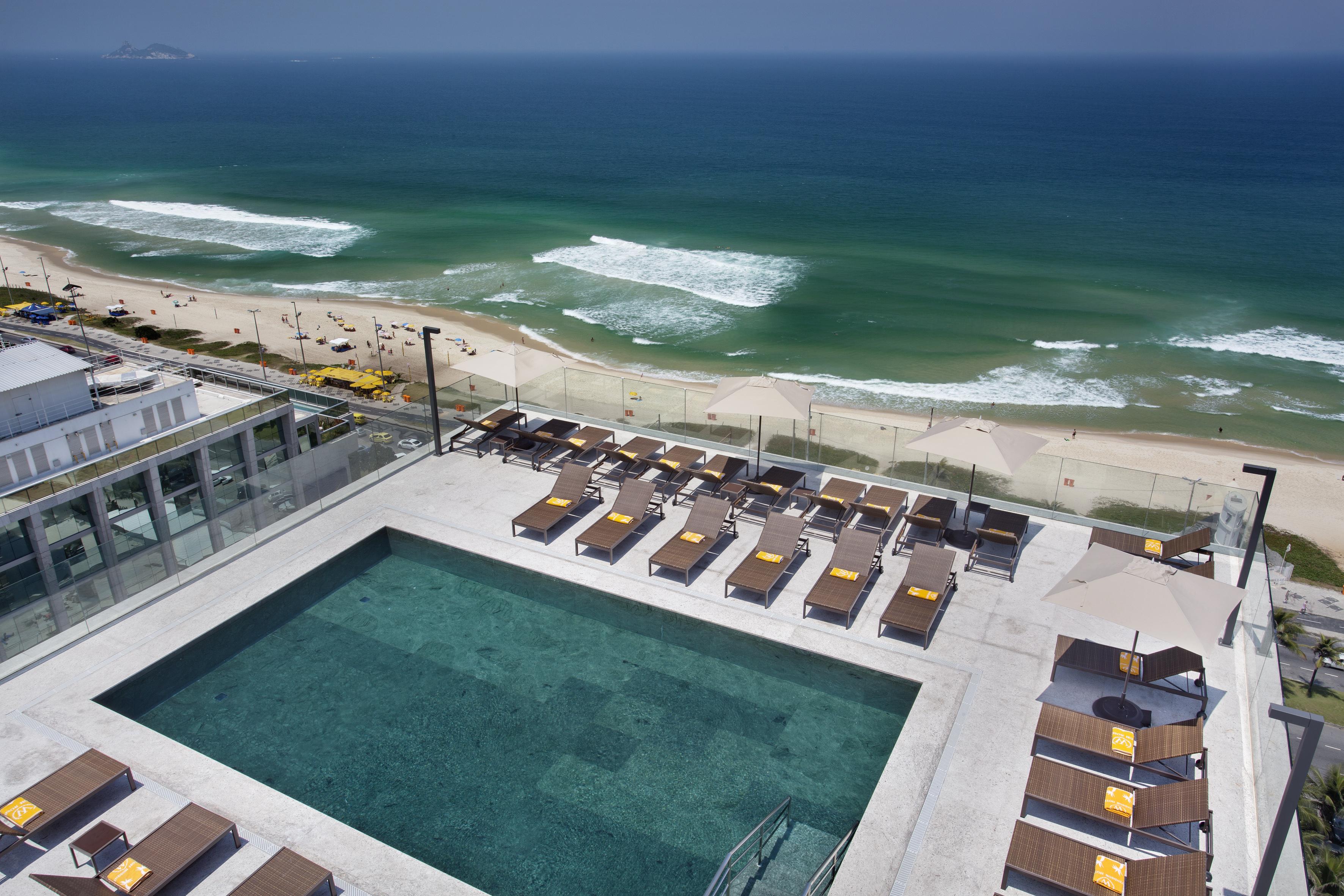 Windsor Marapendi Hotel Rio de Janeiro Exteriér fotografie The rooftop pool at the Hilton Tel Aviv