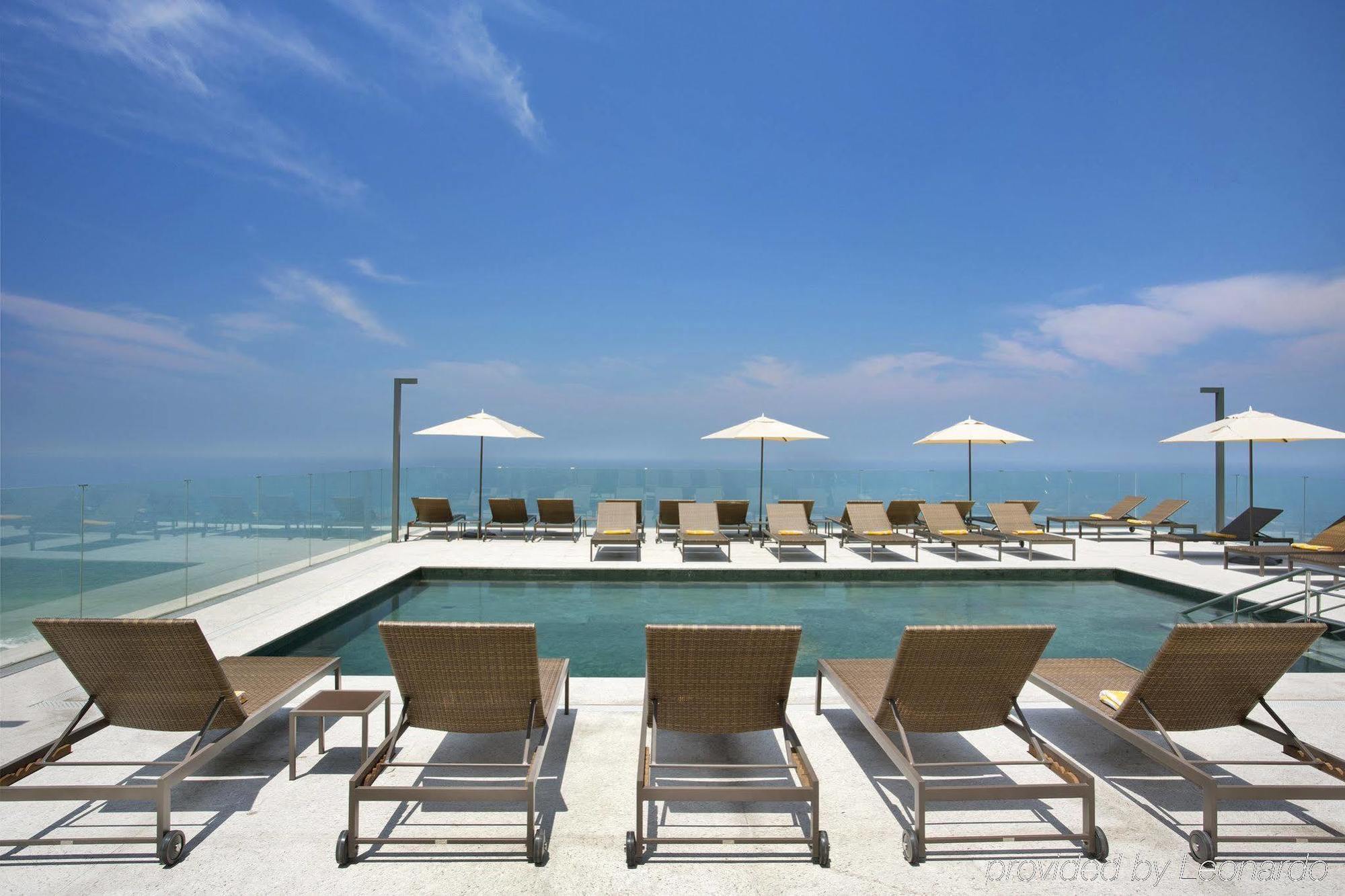 Windsor Marapendi Hotel Rio de Janeiro Exteriér fotografie The rooftop pool at the hotel